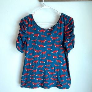 Cute and unique Fox print ruched sleeve top